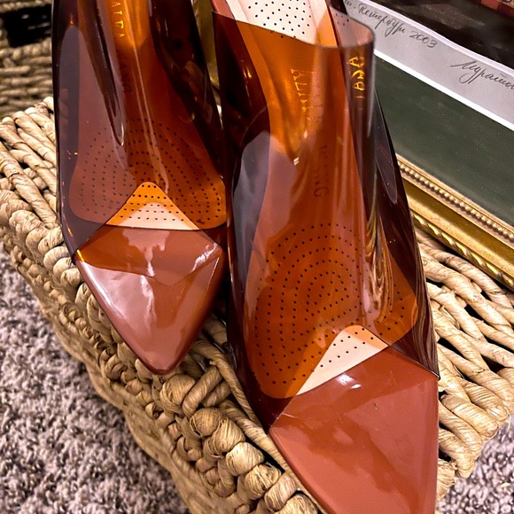 Azalea Wang- Unique PVC heel with pointed toe. Clear sandal in Caramel color. - Picture 2 of 7